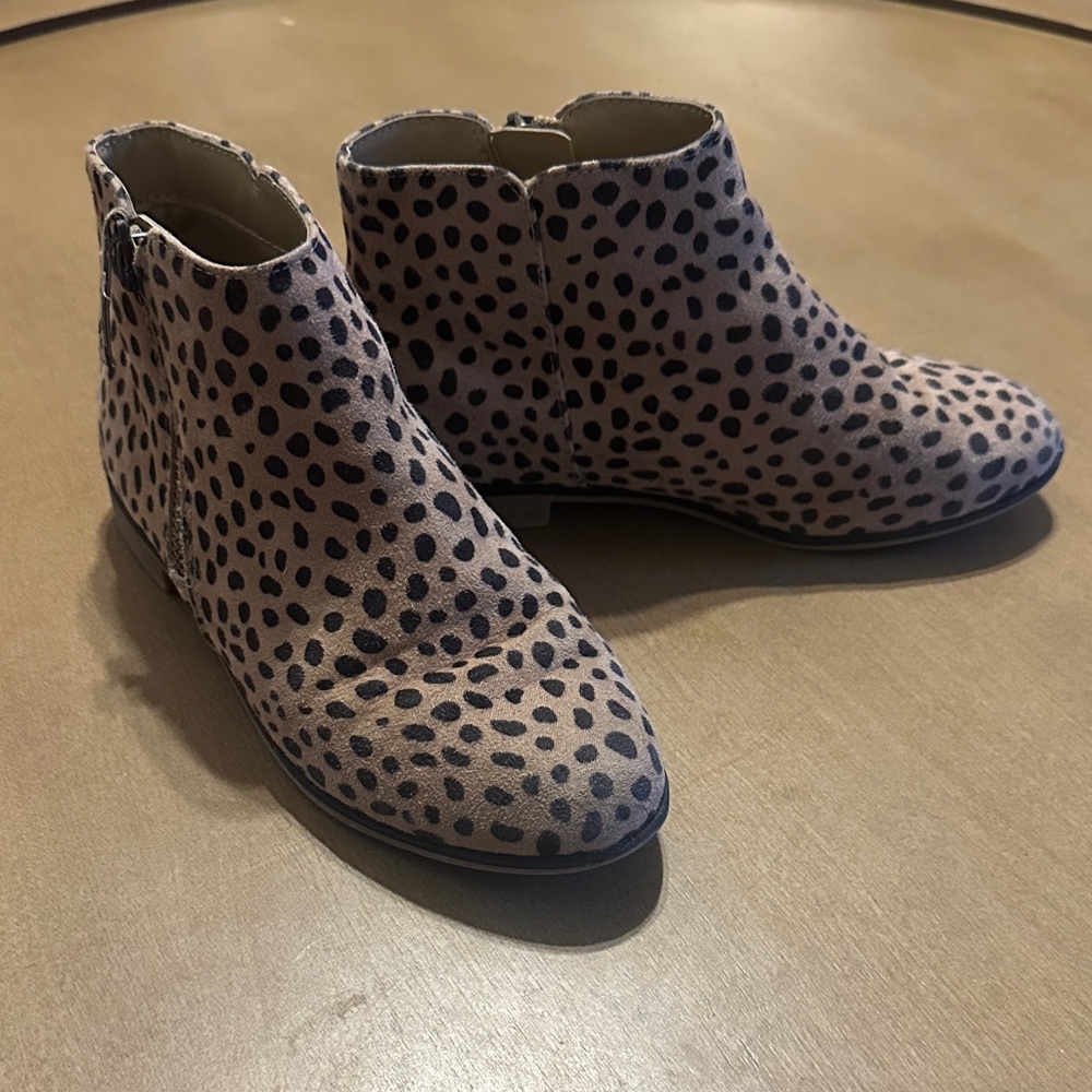 Cat & Jack Spotted Ankle Boots - Black and Tan